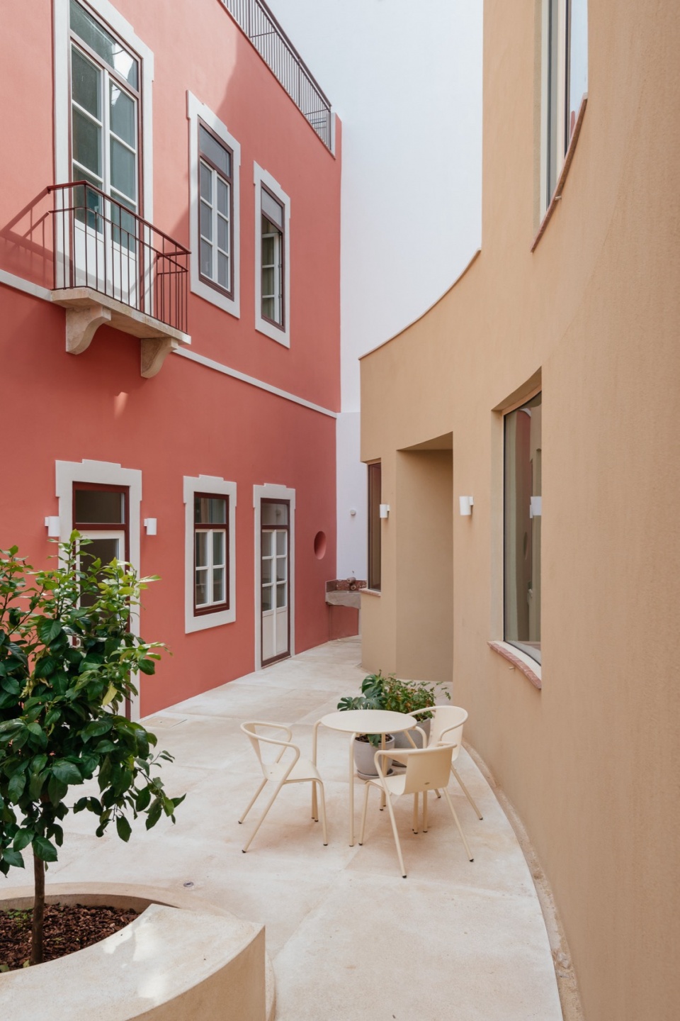 Rose building by Aurora Architects Furo
