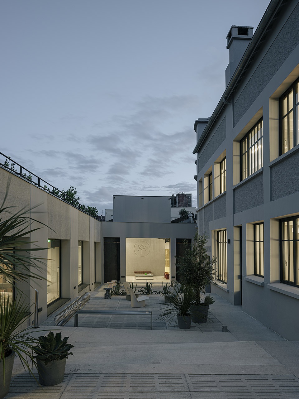 yard house by exbrayat enrico architectes