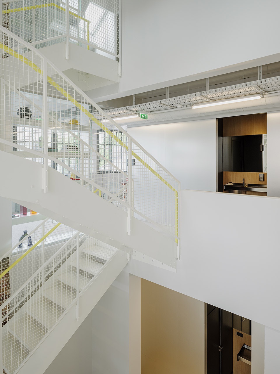 yard house by exbrayat enrico architectes