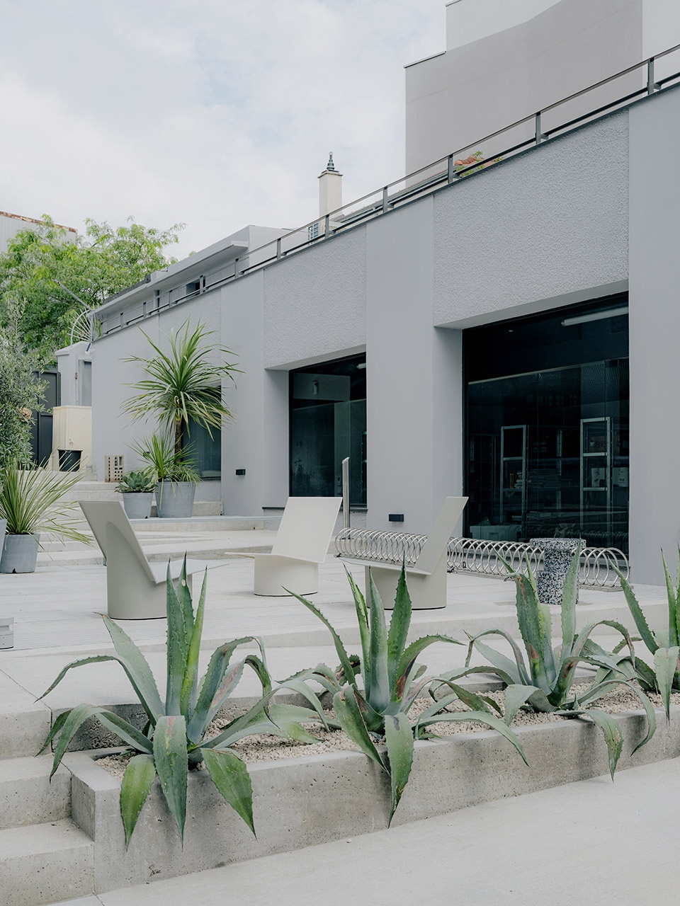 yard house by exbrayat enrico architectes
