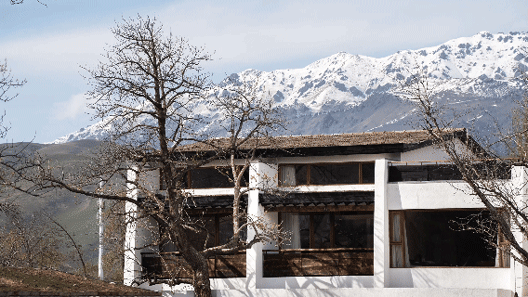 建筑低调的与雪山对话The low profile building dialogues with snow mountains© 一米九三的厨子