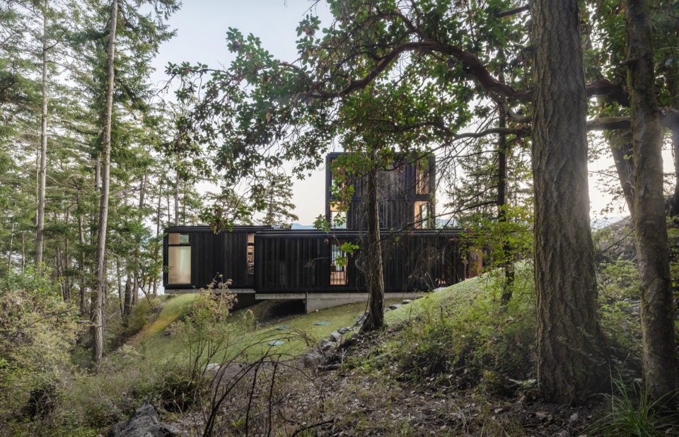 Discovery Bay House by Dekleva Gregoric Architects