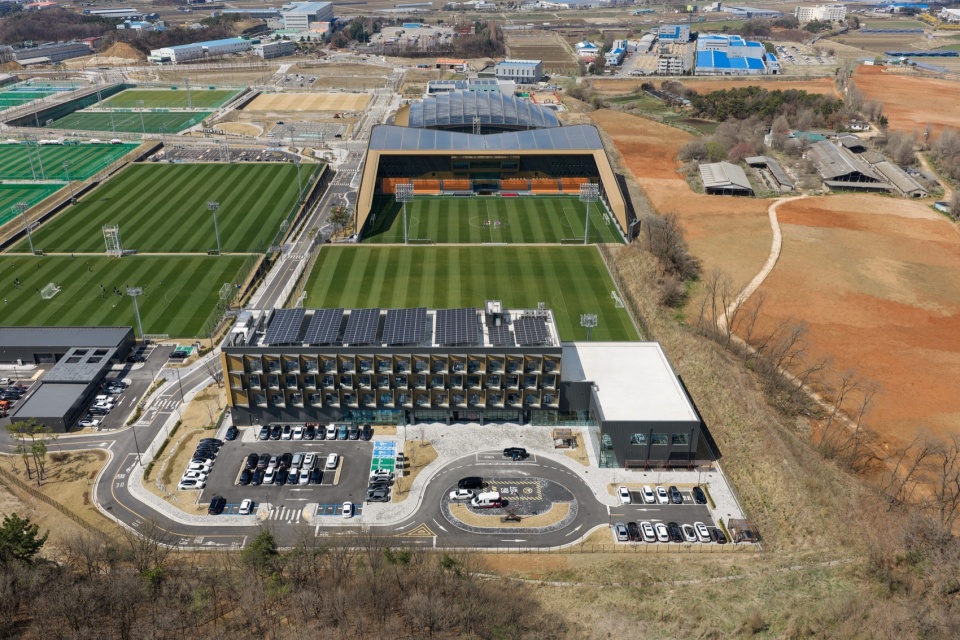 KOREAN FOOTBALL PARK by UNS