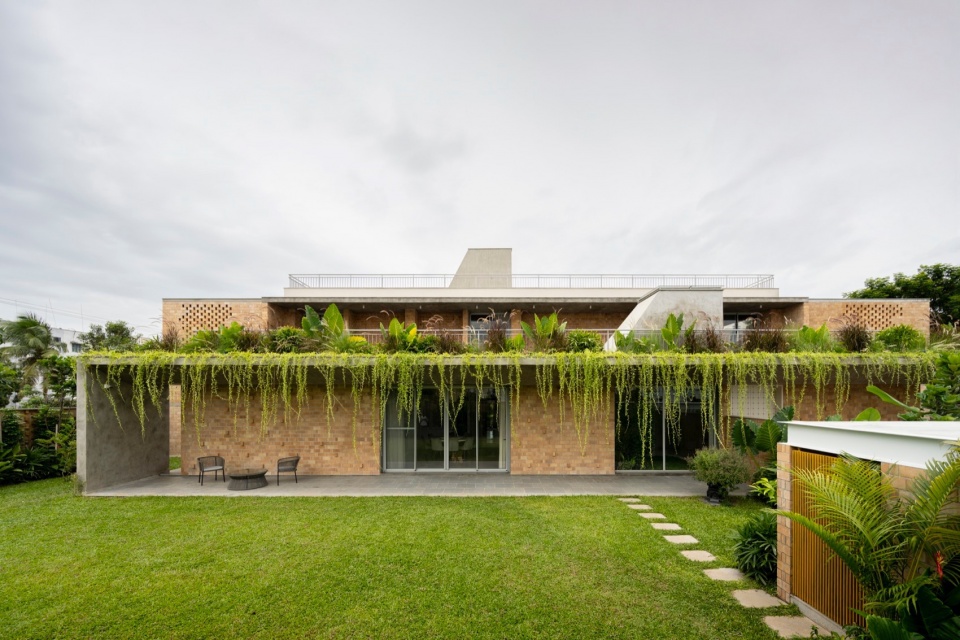 Twilight HOUSE by Architecture Paradigm