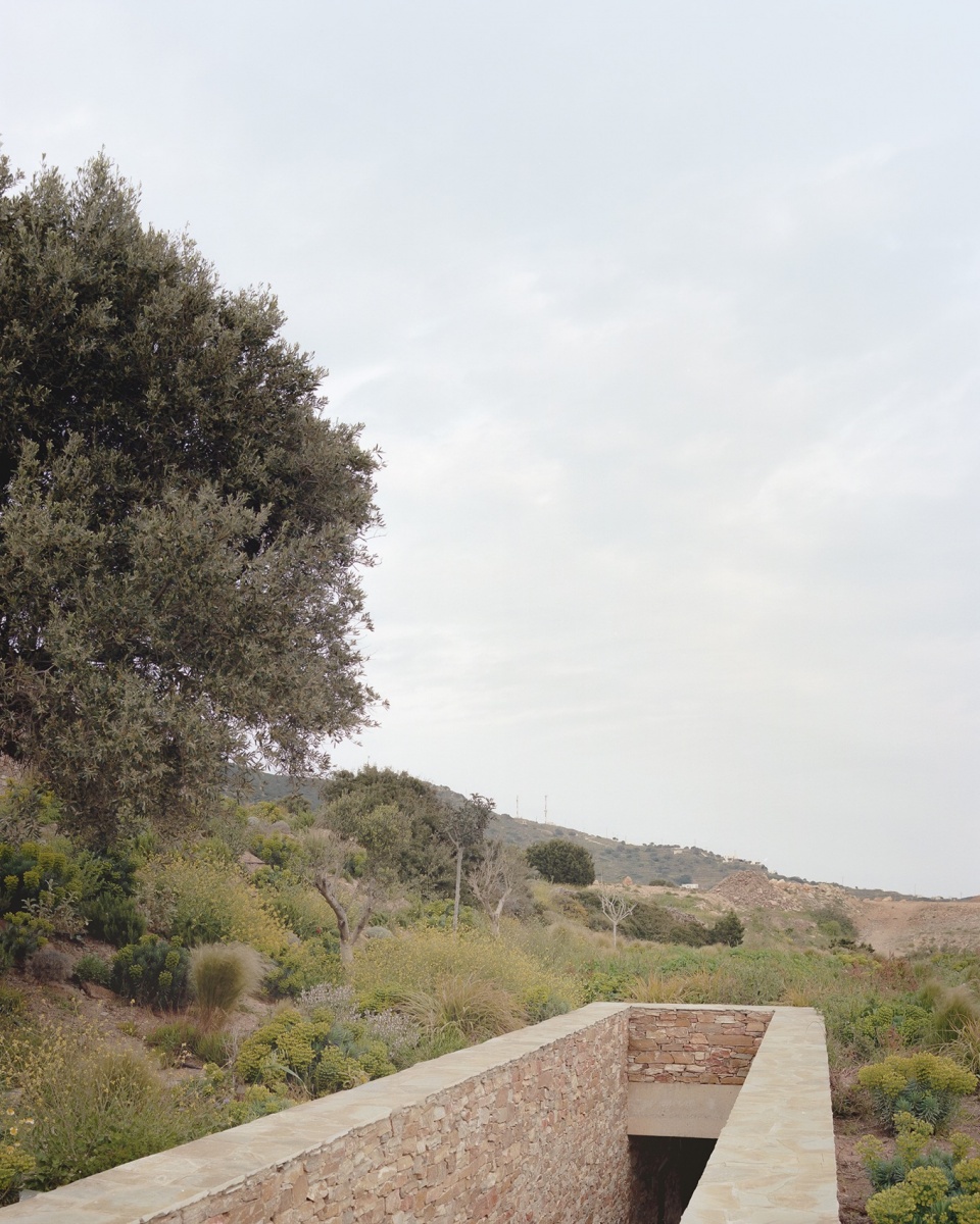 beneath the earth fysika by alexandre pavlidis architect