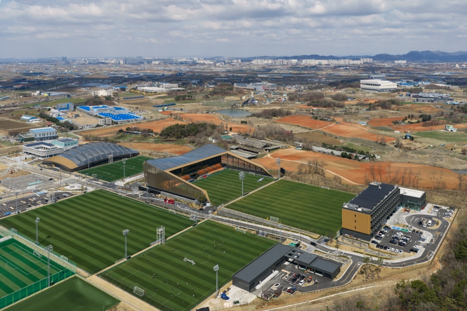 KOREAN FOOTBALL PARK by UNS