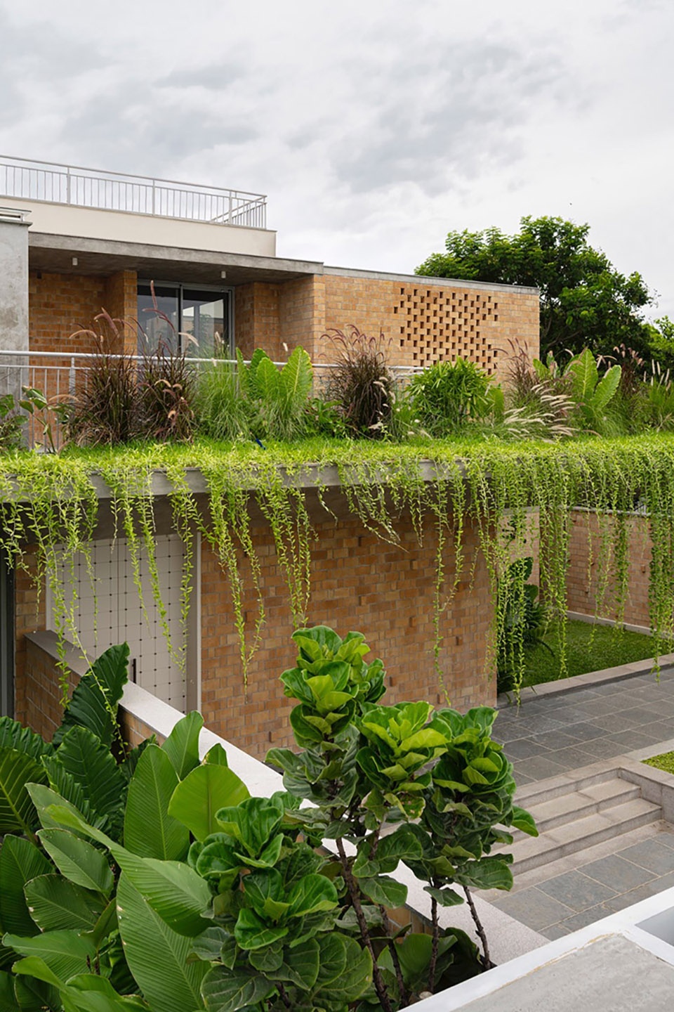 Twilight HOUSE by Architecture Paradigm