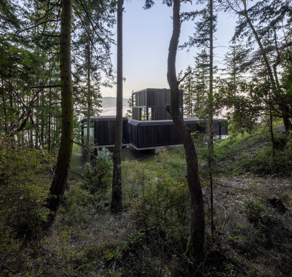 Discovery Bay House by Dekleva Gregoric Architects