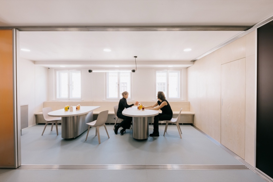 popstar tea space by holky rady architekturu