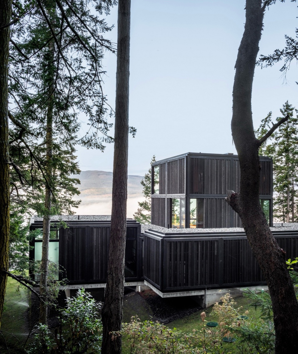 Discovery Bay House by Dekleva Gregoric Architects