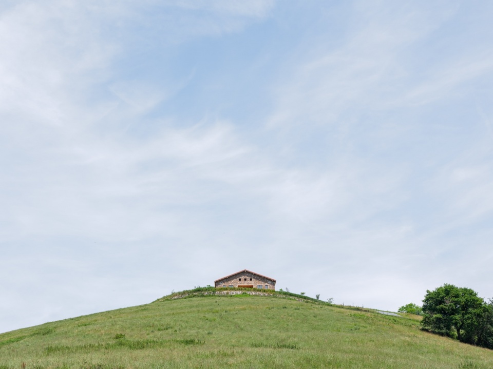 basque farm by zu studio