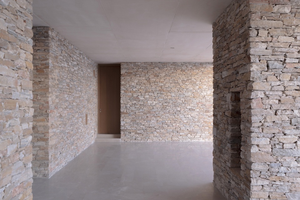 beneath the earth fysika by alexandre pavlidis architect