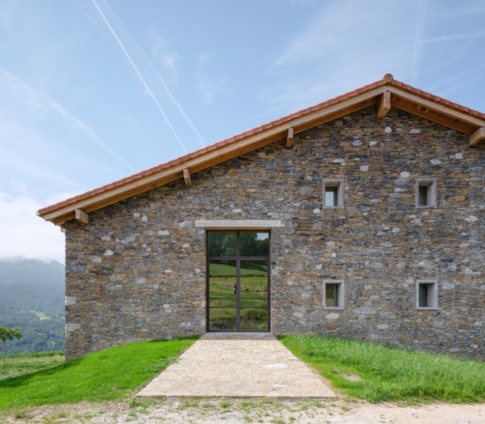 basque farm by zu studio