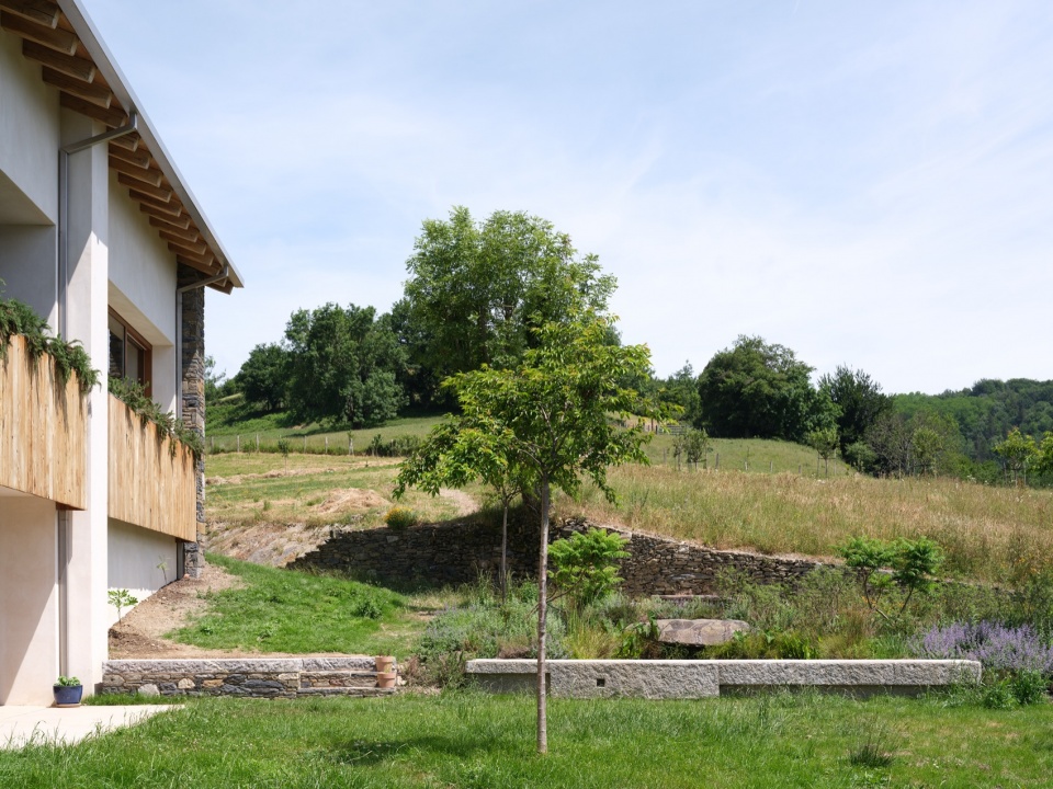 basque farm by zu studio