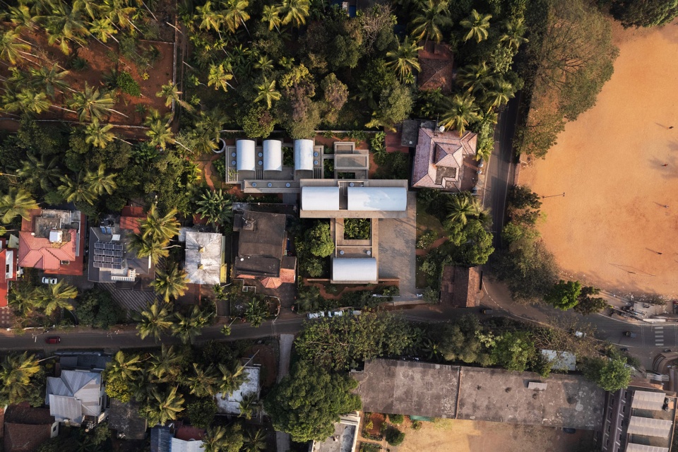 the stoic wall residence by lijo reny architects