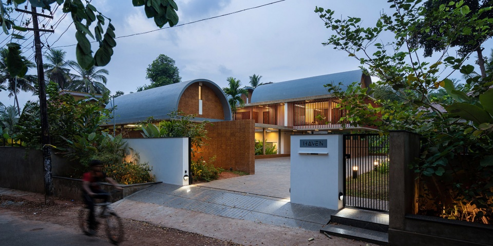 the stoic wall residence by lijo reny architects