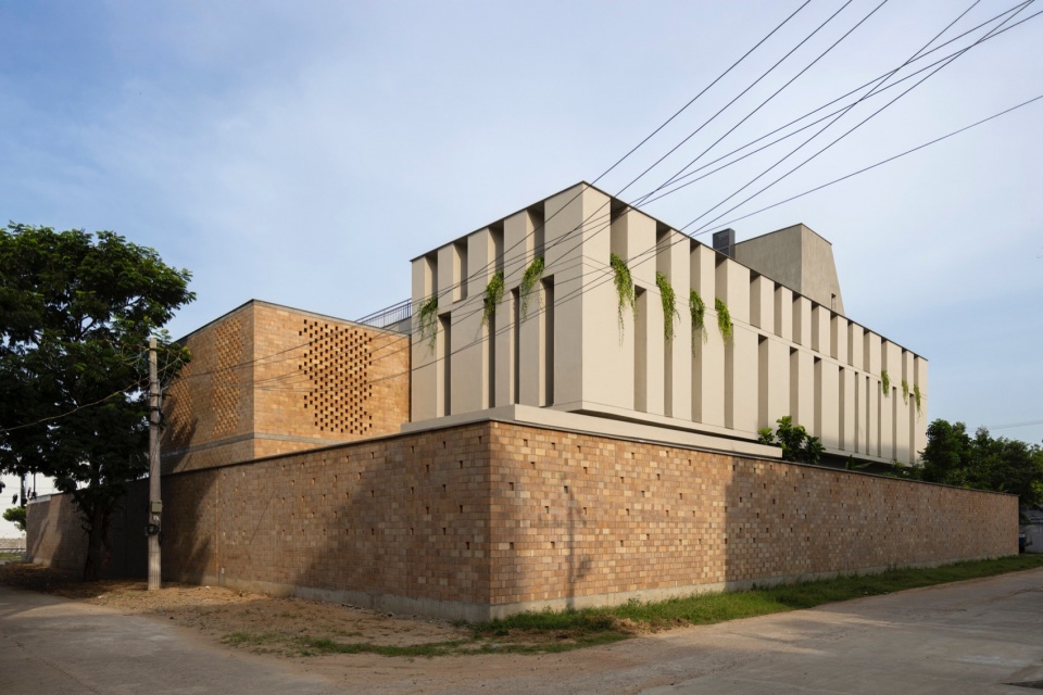 Twilight HOUSE by Architecture Paradigm