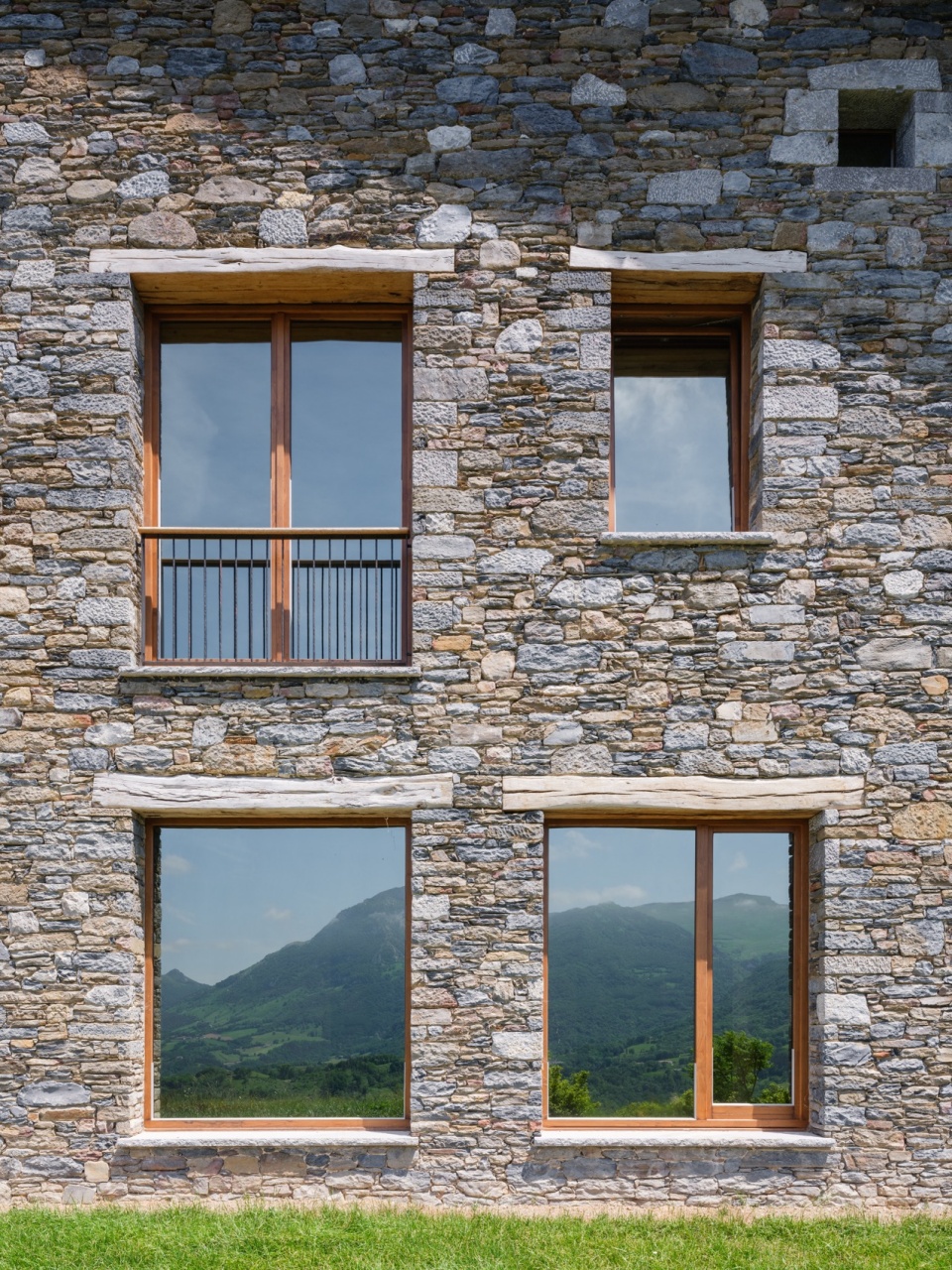 basque farm by zu studio