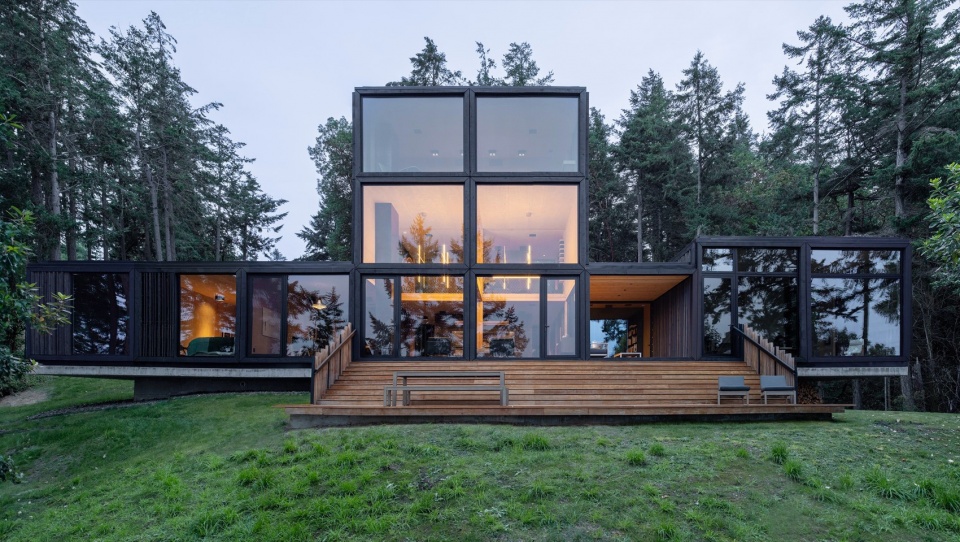 Discovery Bay House by Dekleva Gregoric Architects