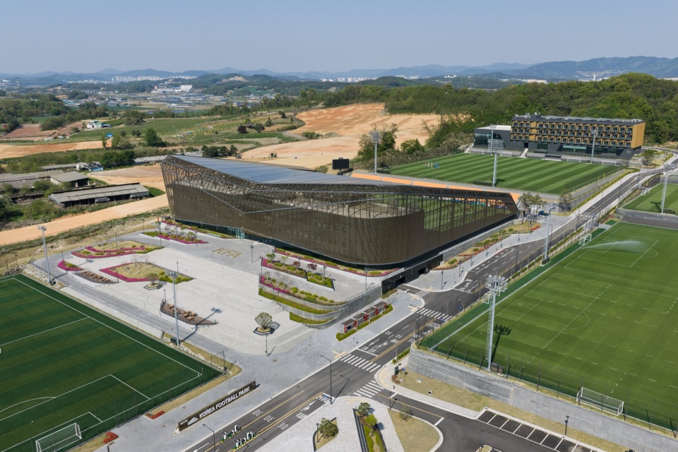 KOREAN FOOTBALL PARK by UNS