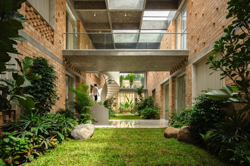 Twilight HOUSE by Architecture Paradigm z1c