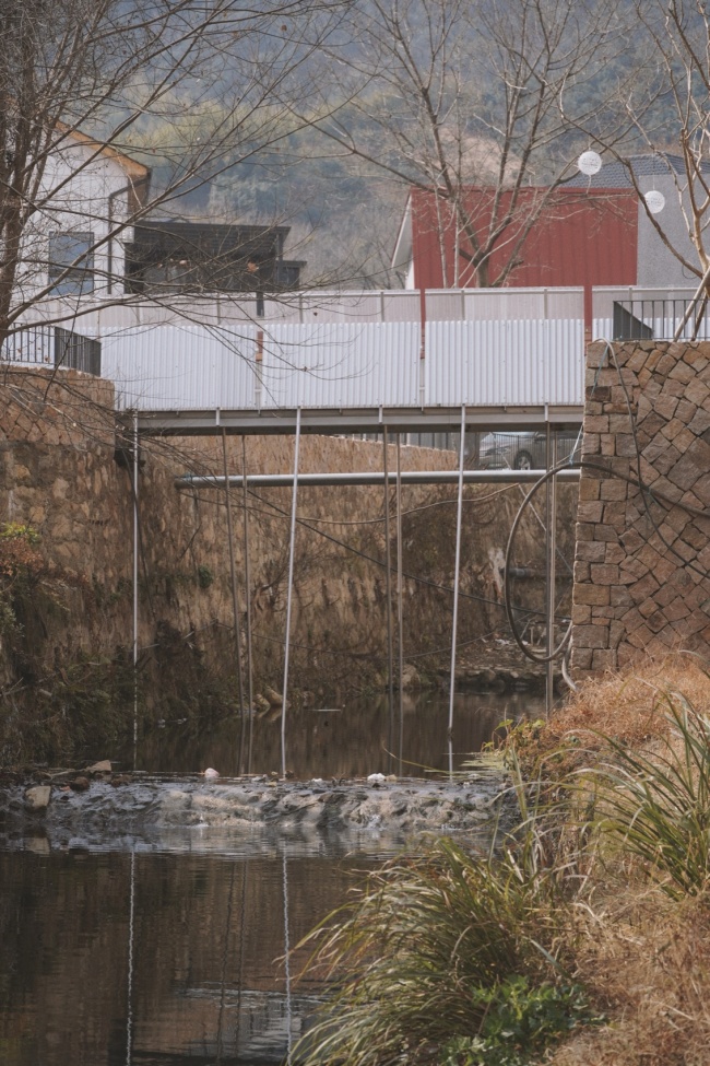 easel bridge by xbtw office