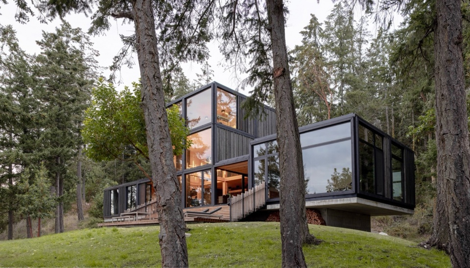 Discovery Bay House by Dekleva Gregoric Architects