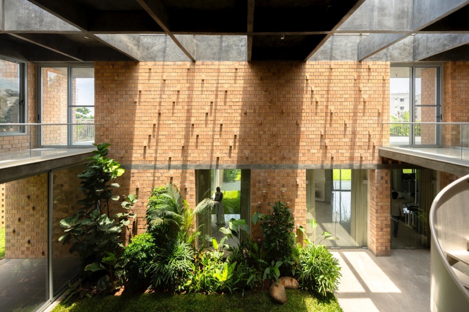 Twilight HOUSE by Architecture Paradigm