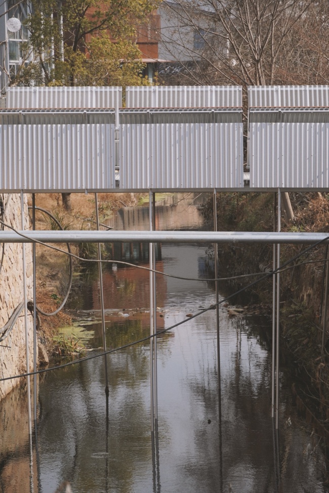 easel bridge by xbtw office