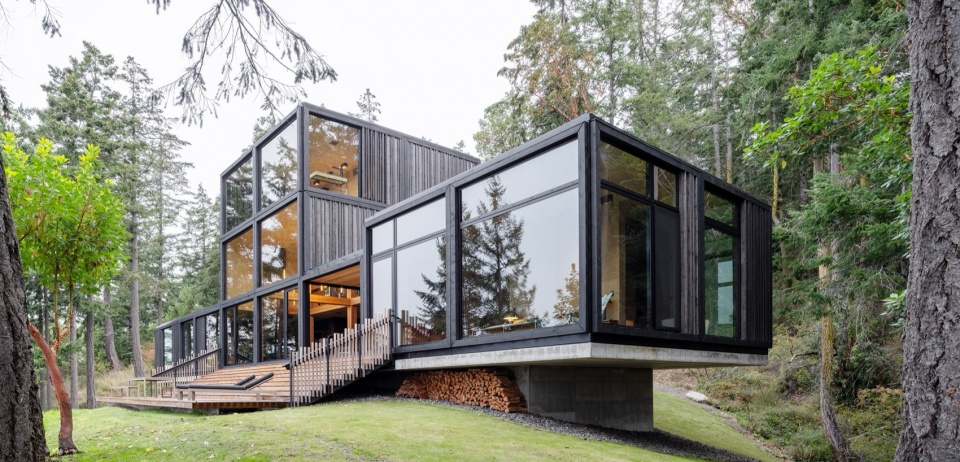 Discovery Bay House by Dekleva Gregoric Architects