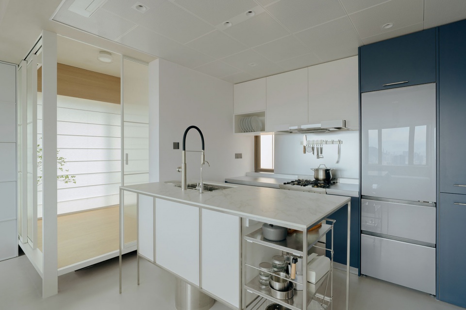 69 m2 Apartment Renovation by FUYUDI STUDIO