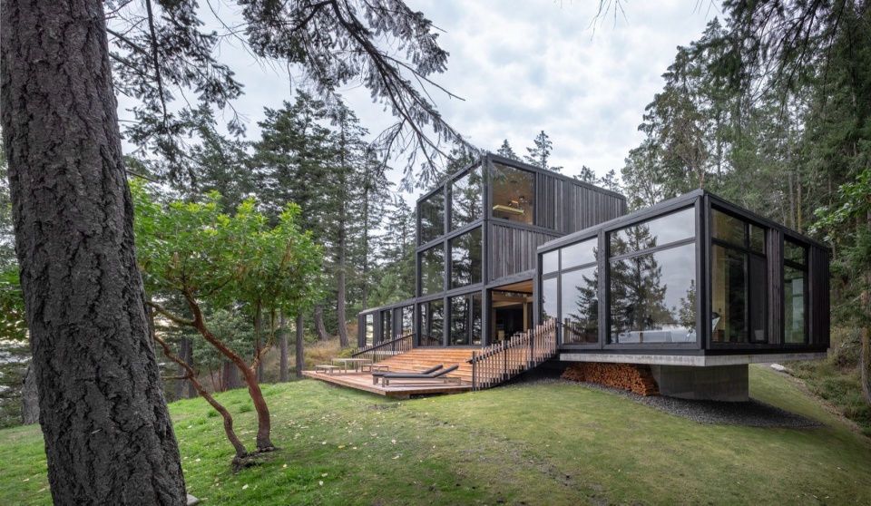 Discovery Bay House by Dekleva Gregoric Architects
