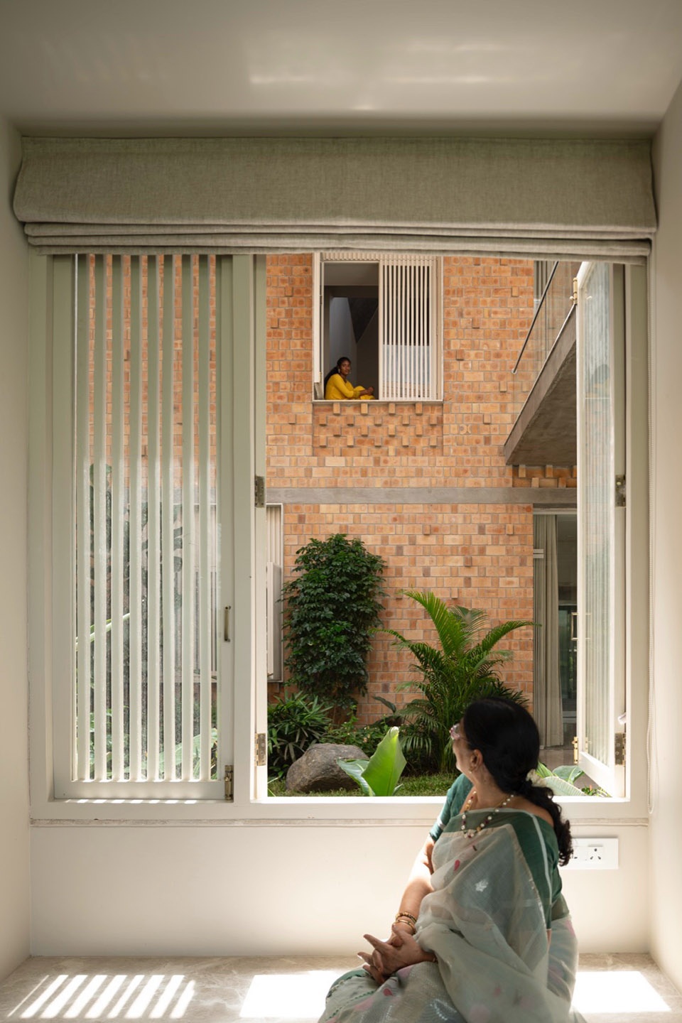 Twilight HOUSE by Architecture Paradigm