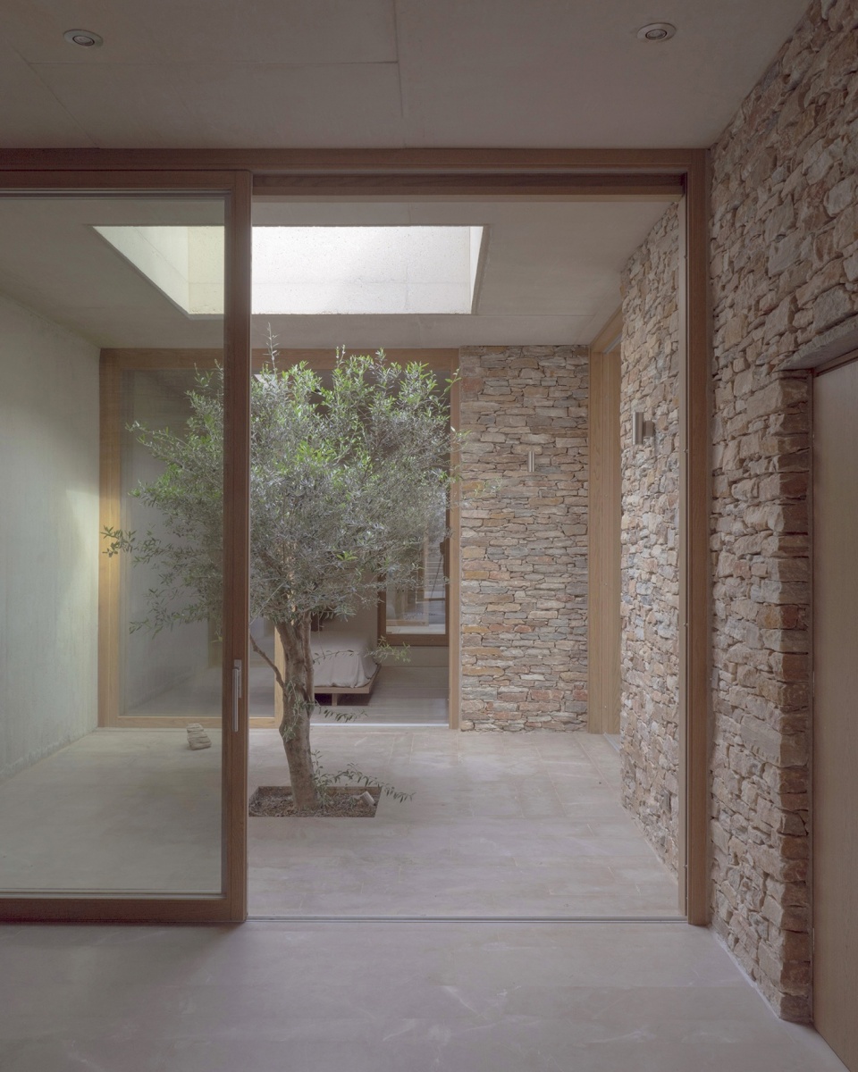 beneath the earth fysika by alexandre pavlidis architect