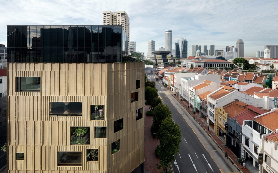 garden curtain wall by formwerkz architects