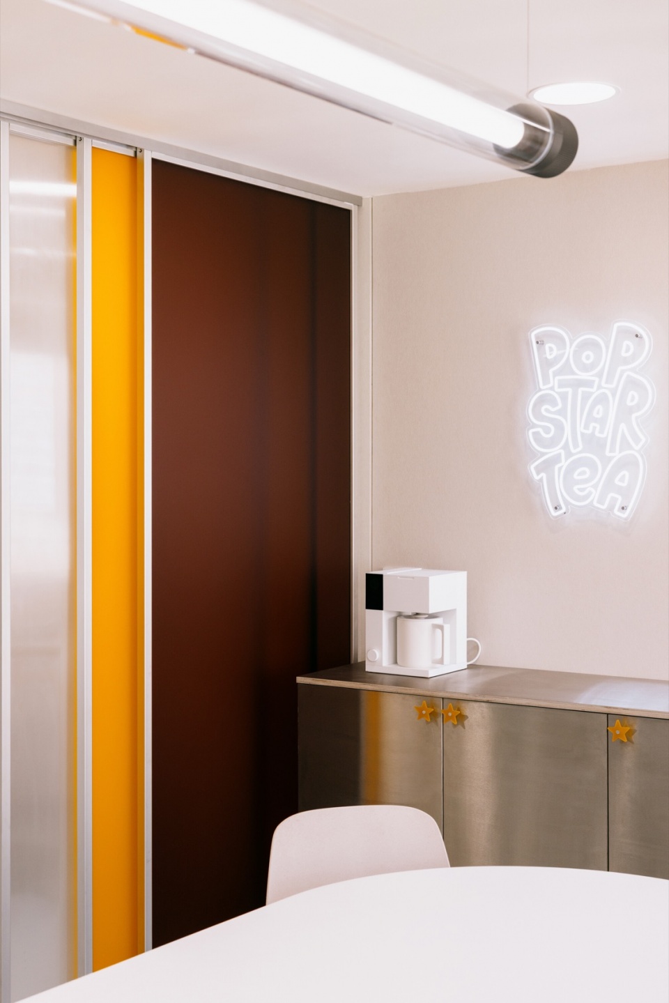 popstar tea space by holky rady architekturu