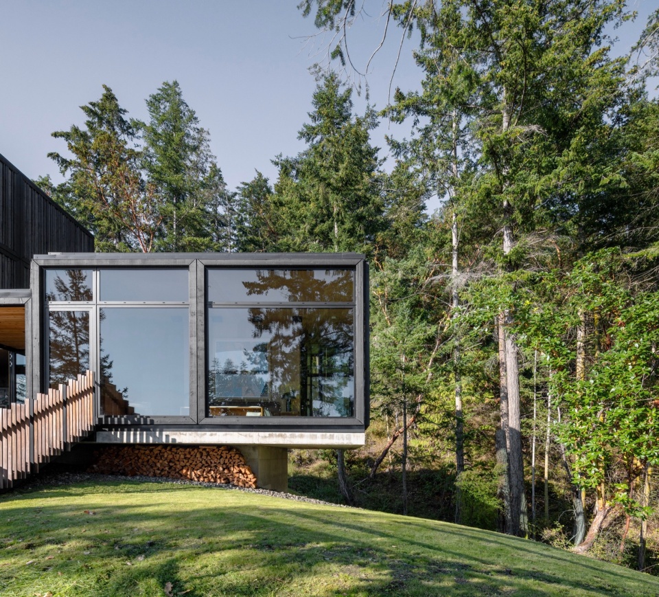 Discovery Bay House by Dekleva Gregoric Architects