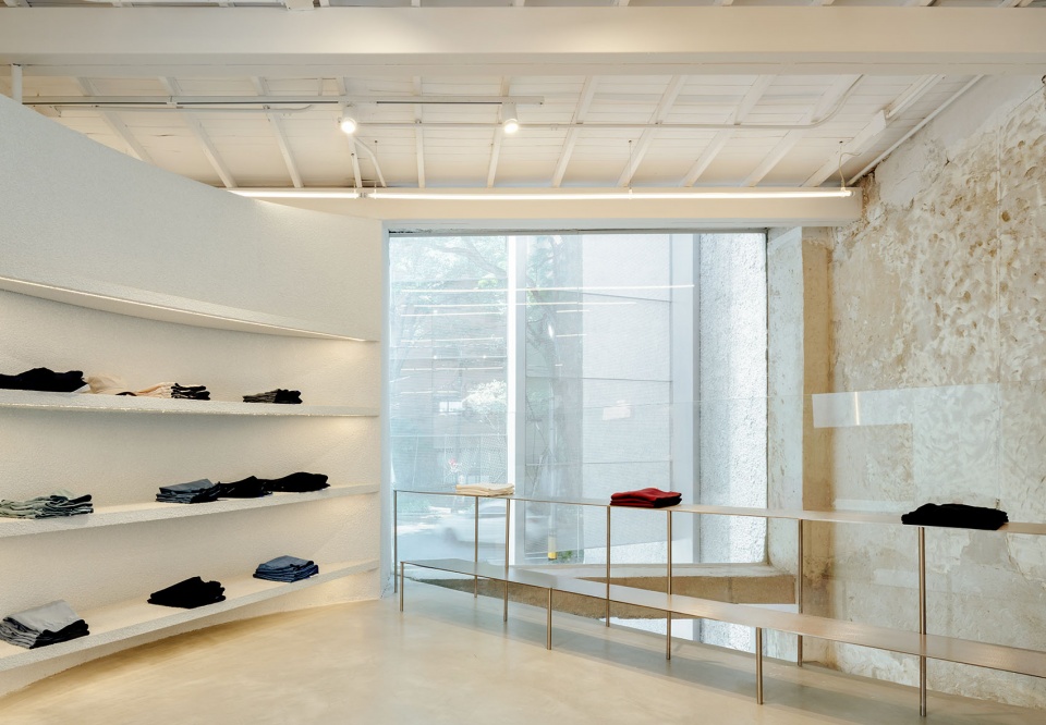StoreWithAGap