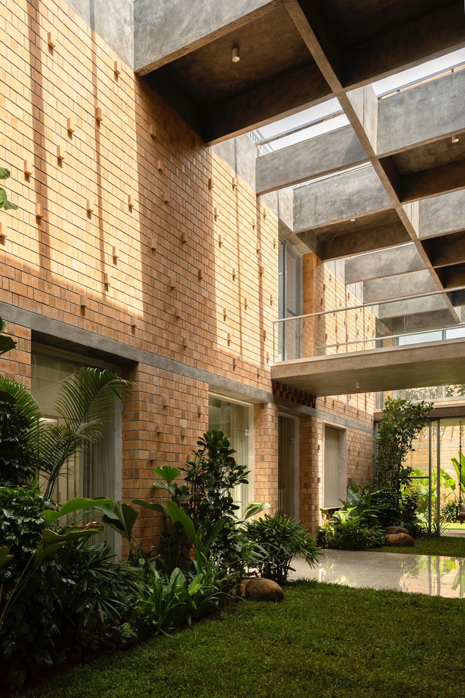 Twilight HOUSE by Architecture Paradigm