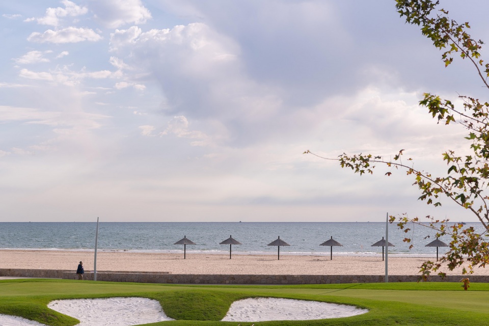 aranya sea mirror garden by zscape