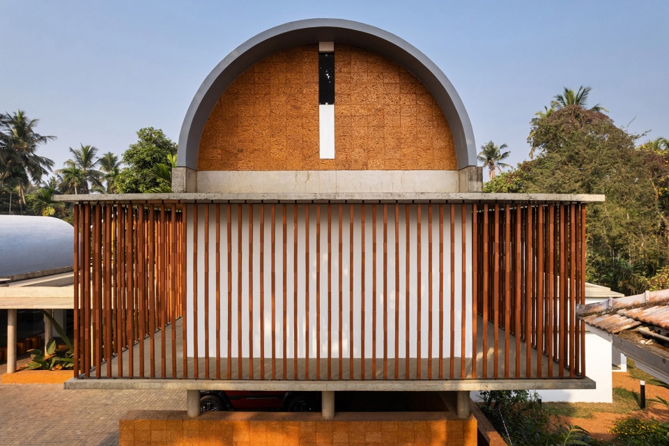 the stoic wall residence by lijo reny architects