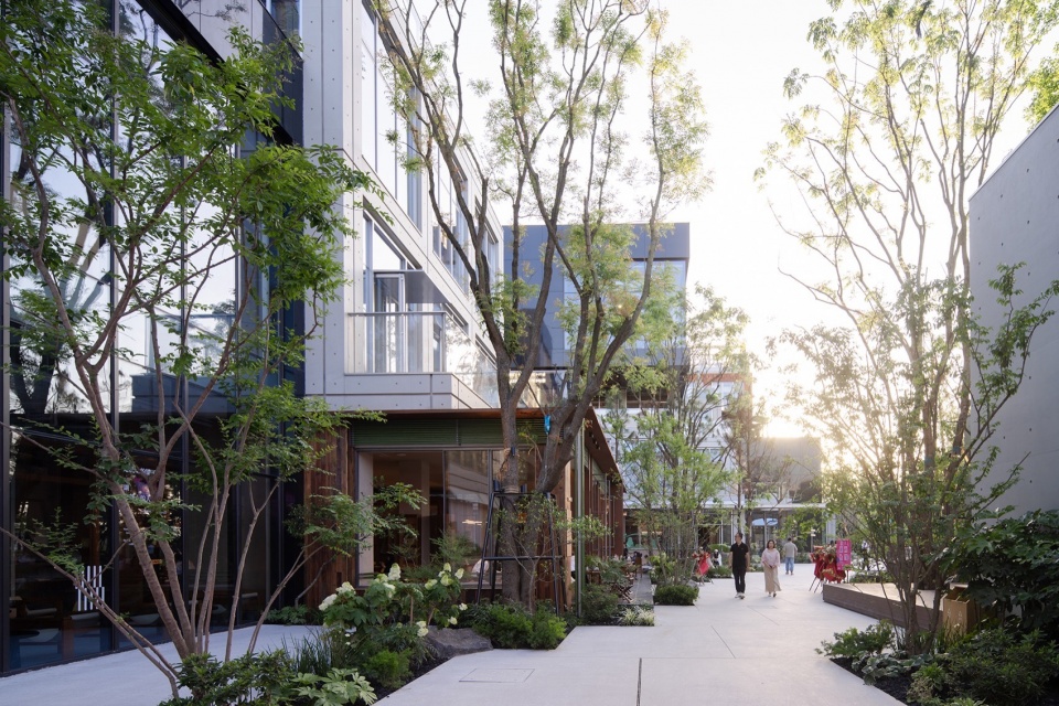 Green Heart Commercial Complex A4X Art Center by E Plus Design