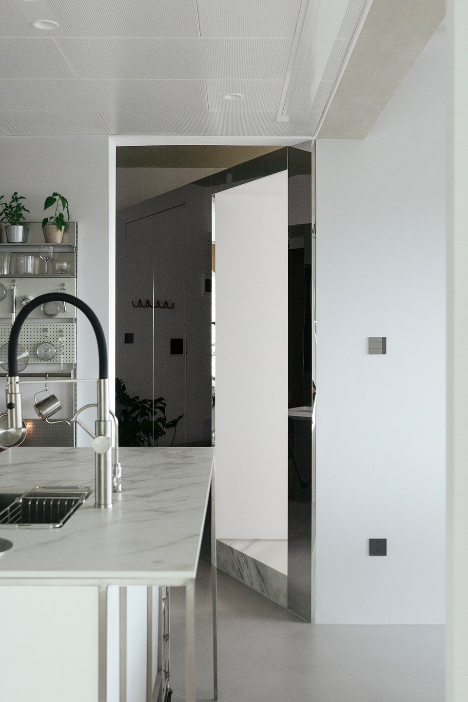 69 m2 Apartment Renovation by FUYUDI STUDIO