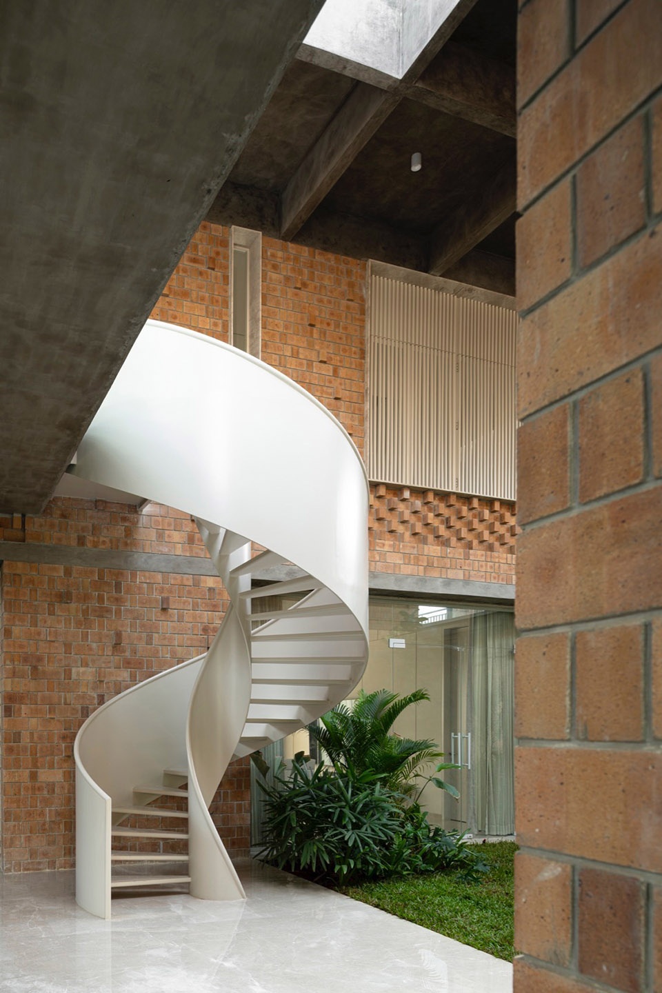 Twilight HOUSE by Architecture Paradigm