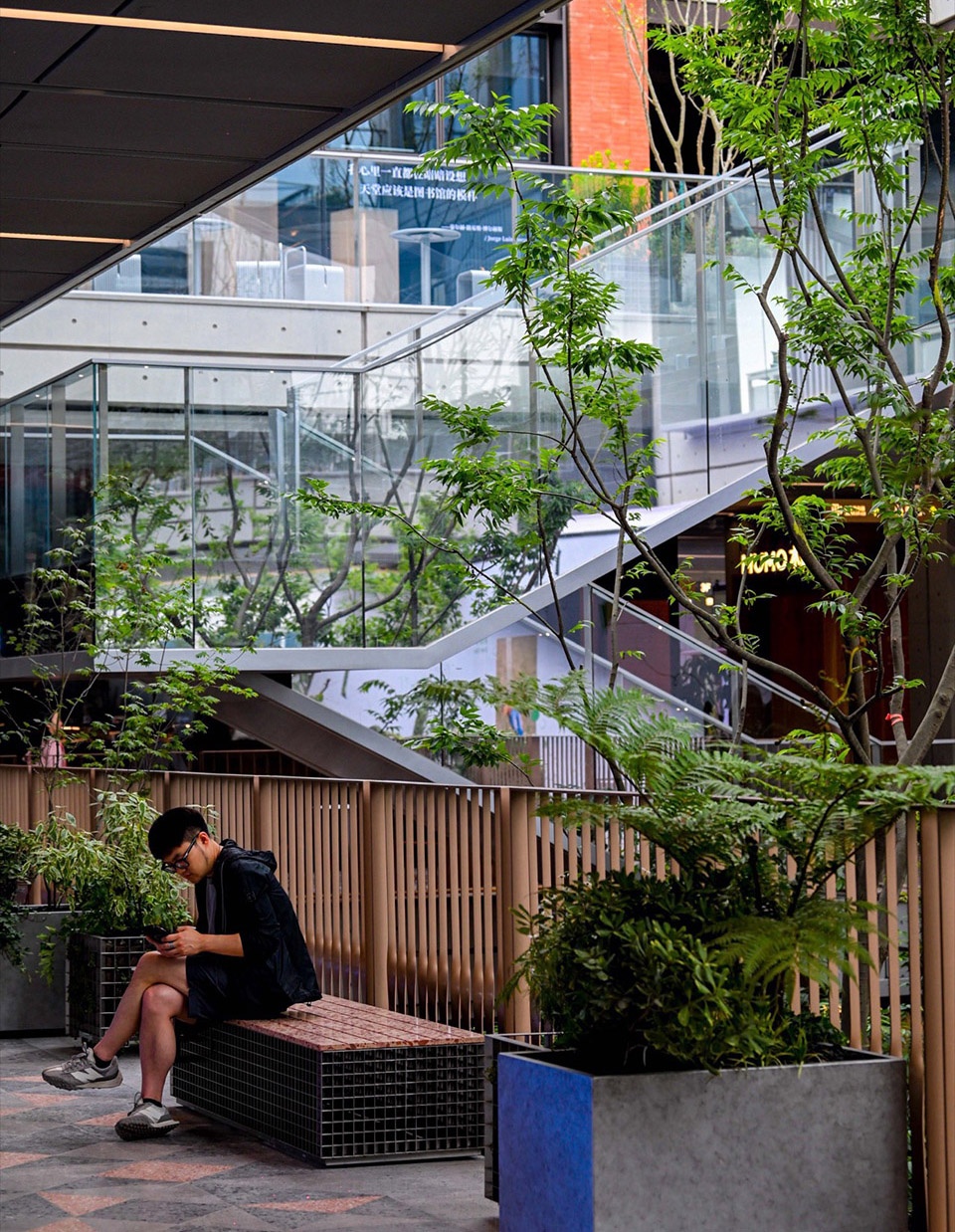 Green Heart Commercial Complex A4X Art Center by E Plus Design xx0