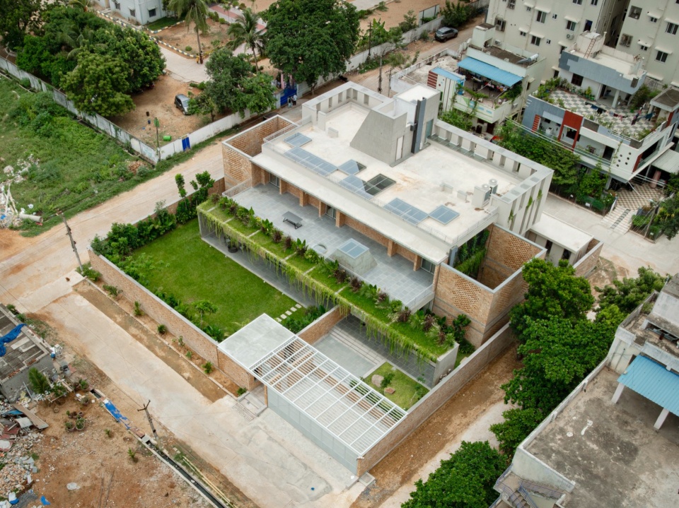 Twilight HOUSE by Architecture Paradigm