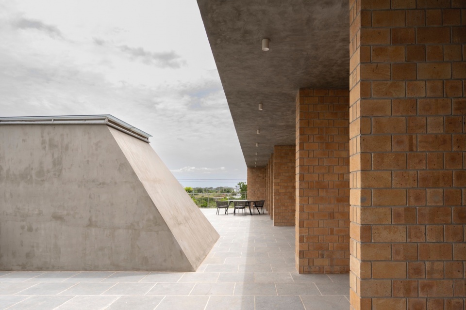 Twilight HOUSE by Architecture Paradigm