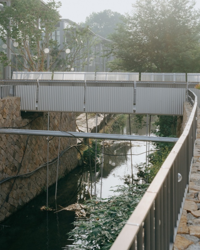 easel bridge by xbtw office