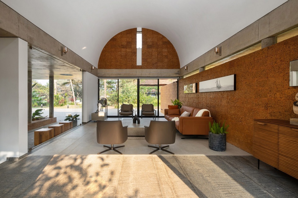 the stoic wall residence by lijo reny architects