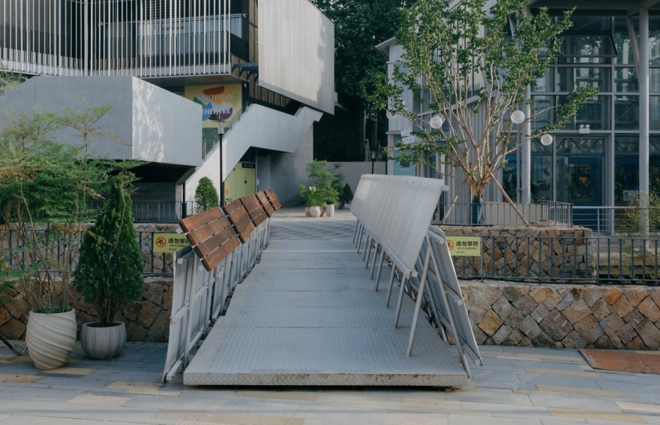 easel bridge by xbtw office
